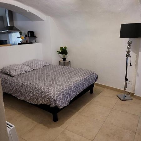 F1 rez de chaussée au coeur de Pont-Saint-Esprit Extérieur photo