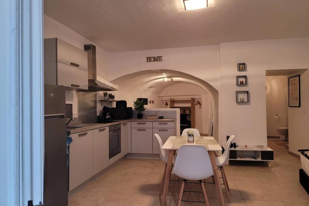 F1 rez de chaussée au coeur de Pont-Saint-Esprit Extérieur photo